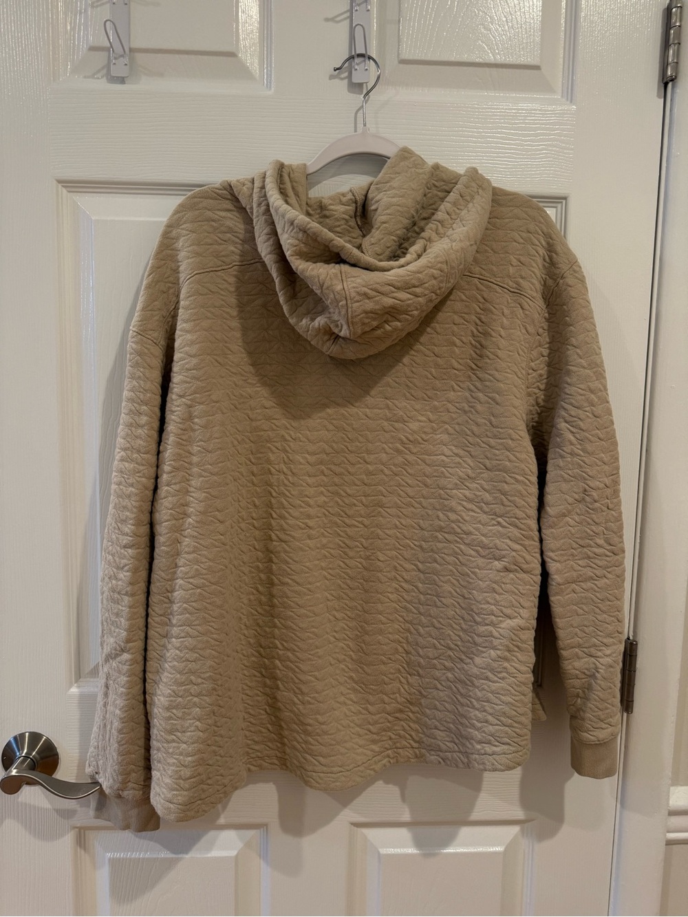 all in motion Quilted Half‑Zip Hoodie in Beige - Picture 2 of 3